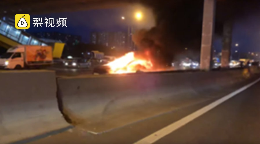 美國特斯拉撞車起火致三死事件深度解析，特斯拉撞車起火事件深度解析，悲劇背后的原因與啟示