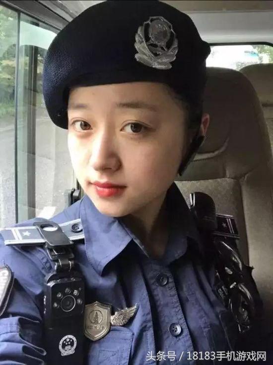 哈爾濱巡邏隊(duì)警官因酷似陳偉霆走紅，哈爾濱巡邏警官因神似陳偉霆成網(wǎng)紅