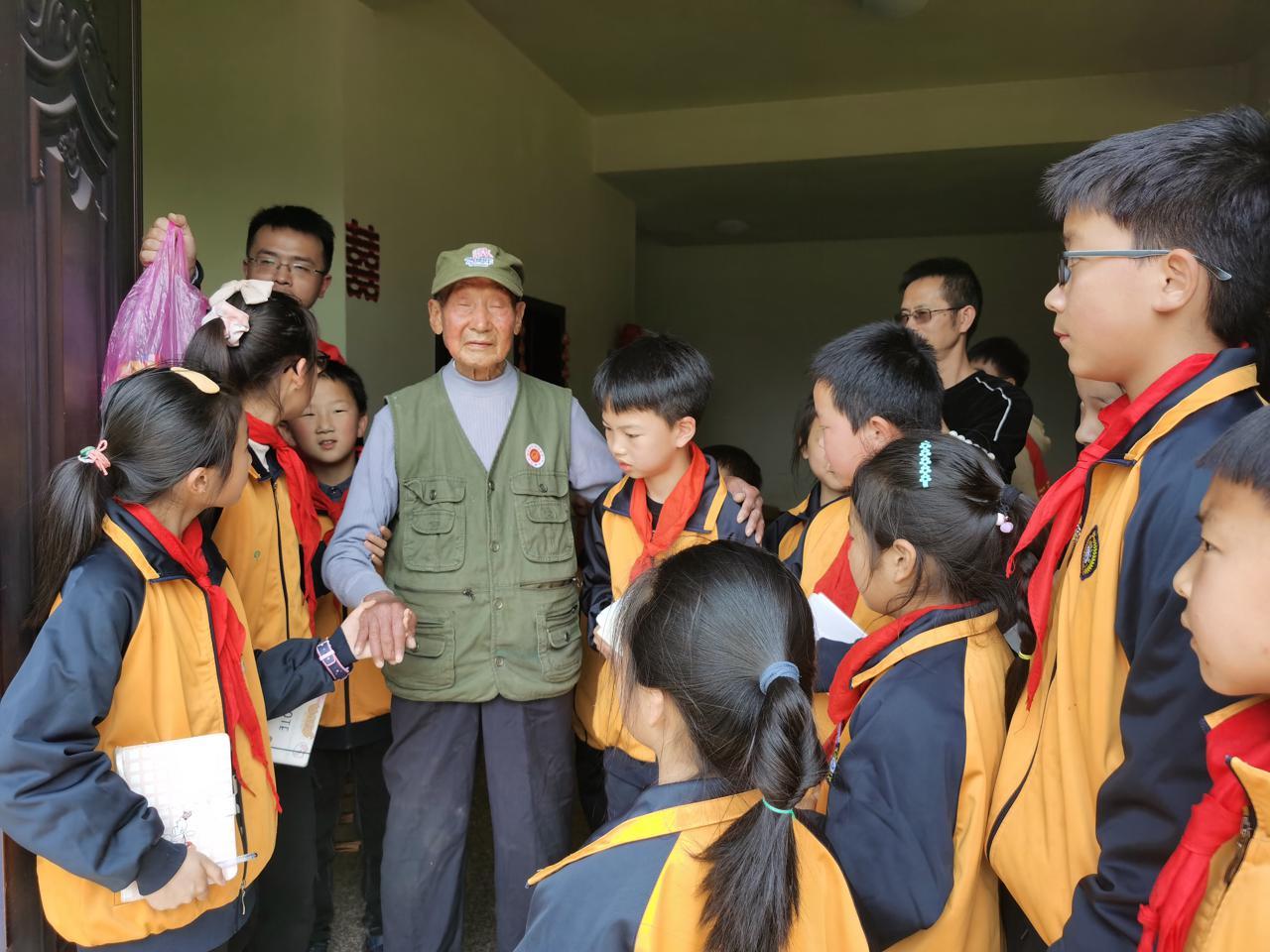 軍校女生真實感受，榮耀與挑戰(zhàn)并存，軍校女生體驗，榮耀與挑戰(zhàn)交織的真實感受