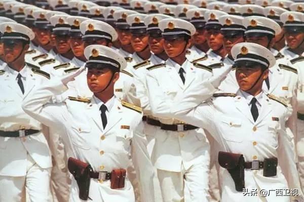 中國海軍軍服圖片，歷史、演變與現(xiàn)代風(fēng)貌，中國海軍軍服，歷史演變與現(xiàn)代風(fēng)貌圖片展示