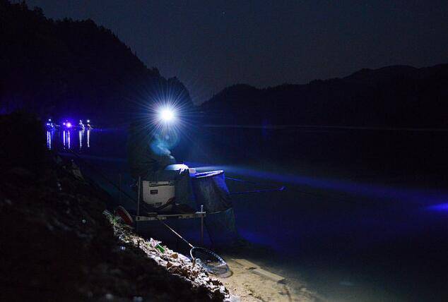 三大公認(rèn)最好的夜釣燈，探索夜間垂釣的神秘之光，三大夜間垂釣神器，夜釣燈探索神秘之光