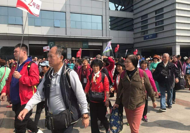 上海老年人旅游團(tuán)推薦，探索城市魅力與享受美好時(shí)光，上海老年人旅游團(tuán)推薦，探索城市魅力，共度美好時(shí)光